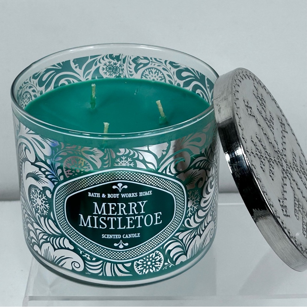 Bath & Body Works Candle Merry Mistletoe 3-Wick 14.5 oz